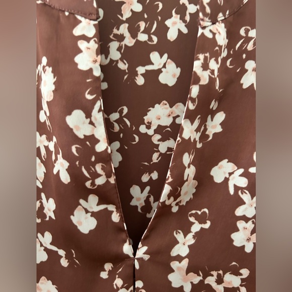 The Limited Brown Floral Pattern 3/4 Sleeve Shirt. Size Medium - Picture 3 of 13